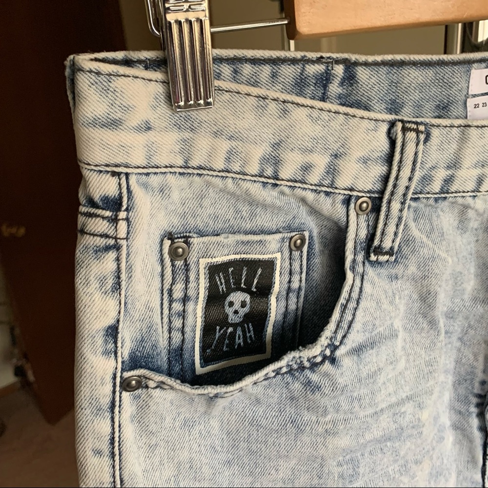 One Teaspoon Outlaws Jean Shorts 28 NWT - Picture 2 of 9